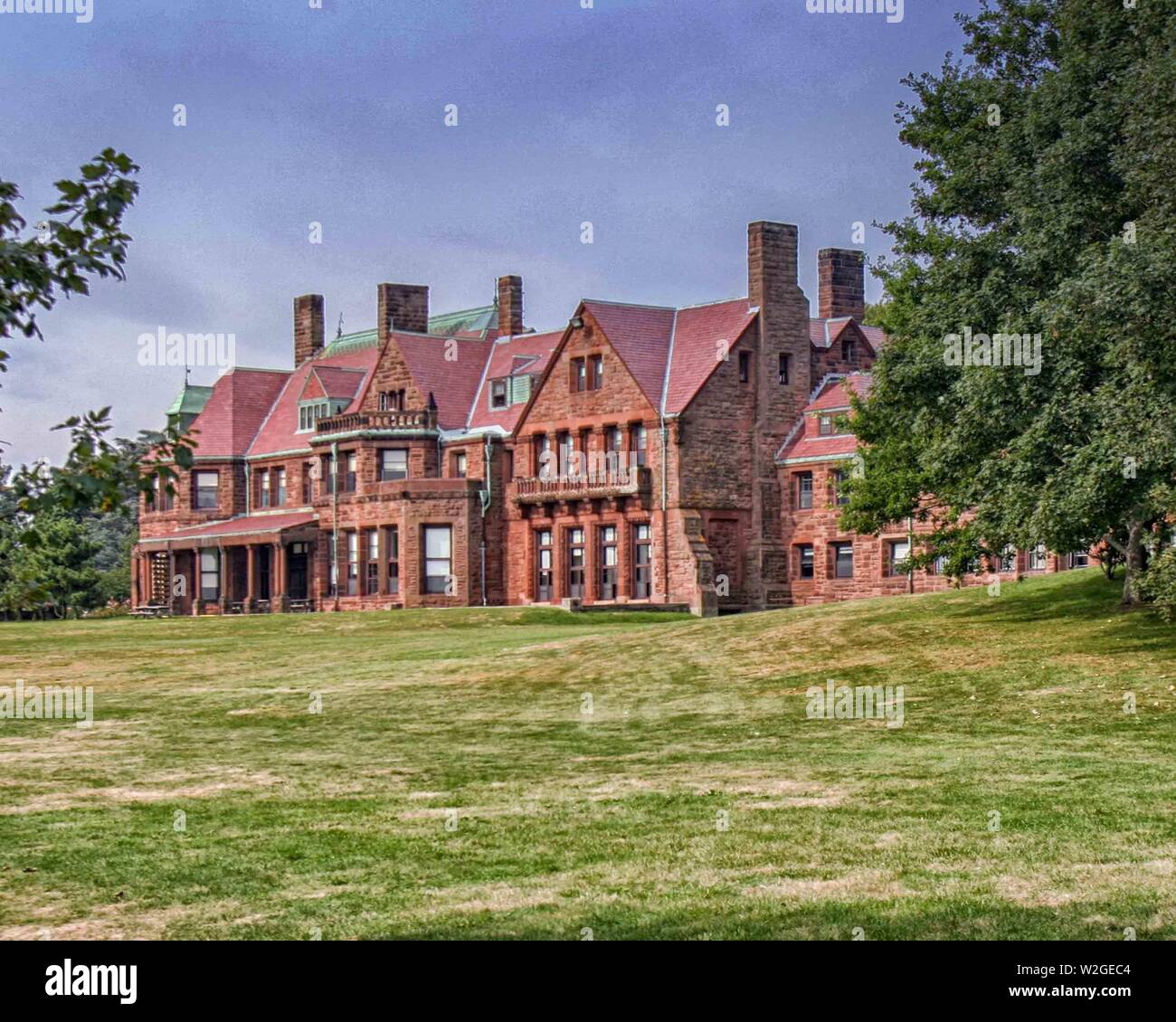 Newport, Rhode Island, USA. 9th Sep, 2005. Along Newport's famed Cliff ...