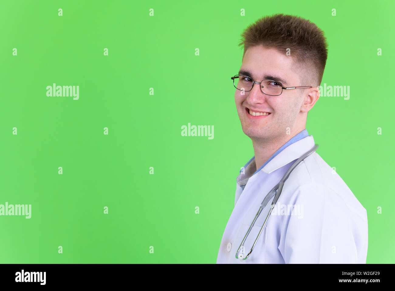 Male doctor looking green screen hi-res stock photography and images ...