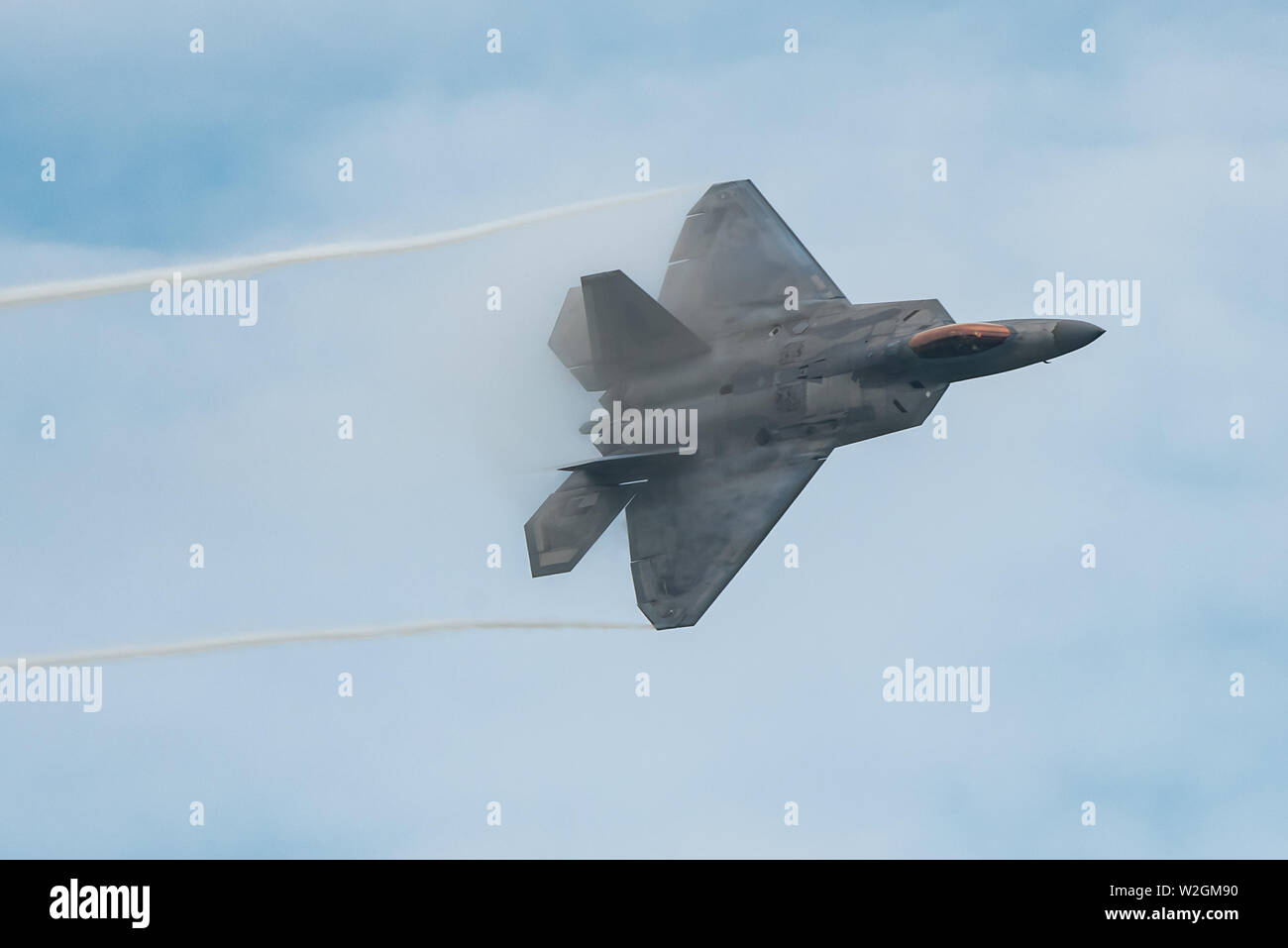 U.S. Air Force Maj. Paul Lopez, F-22 Demo Team commander, performs a dedication pass in Battle Creek, Mich. for the Field of Flight air show July 7, 2019. Representing the U.S. Air Force and Air Combat Command, the F-22 Demo Team travels to 25 air shows a season to showcase the performance and capabilities of the world's premier 5th-generation fighter. (U.S. Air Force photo by 2nd Lt. Samuel Eckholm) Stock Photo