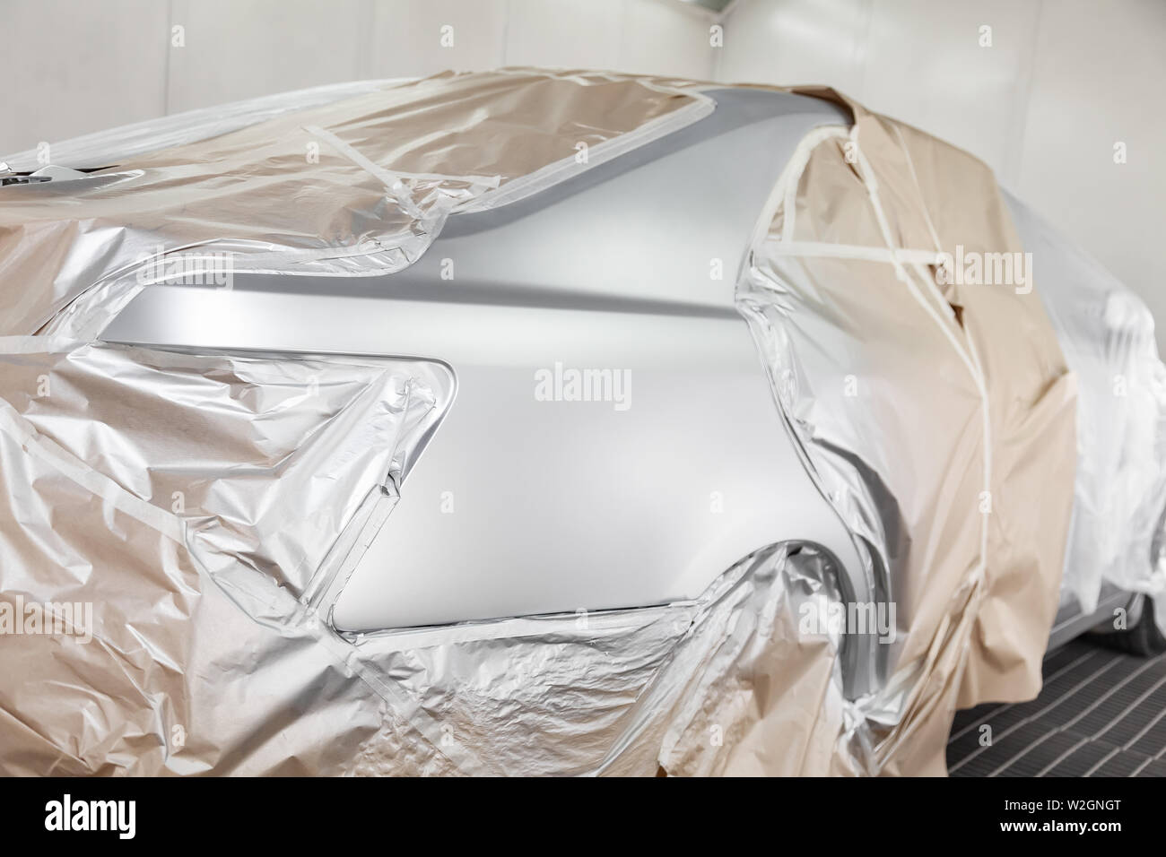 Silver body paint hires stock photography and images Alamy