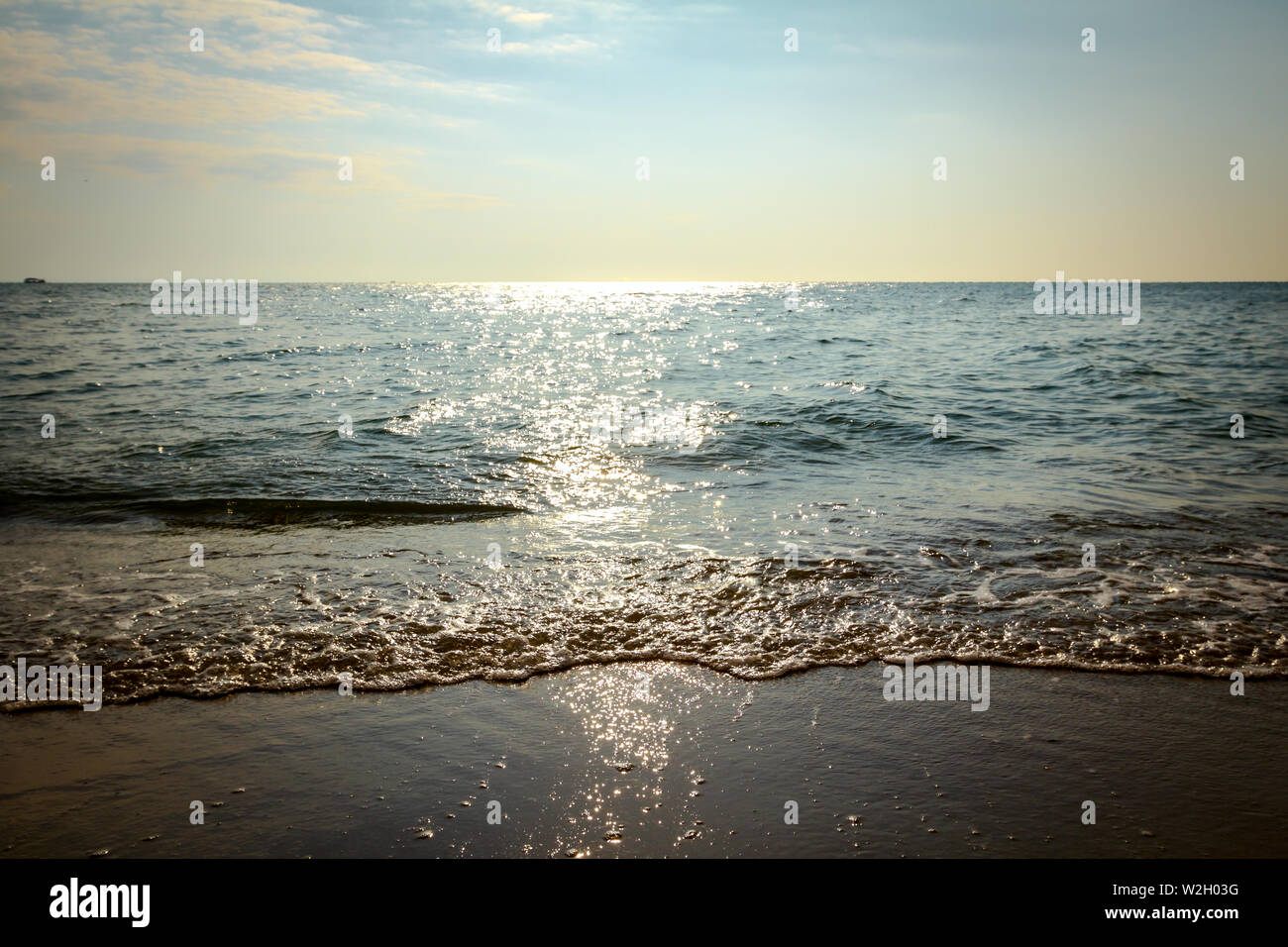 Low angle view foamy waves hi-res stock photography and images - Alamy