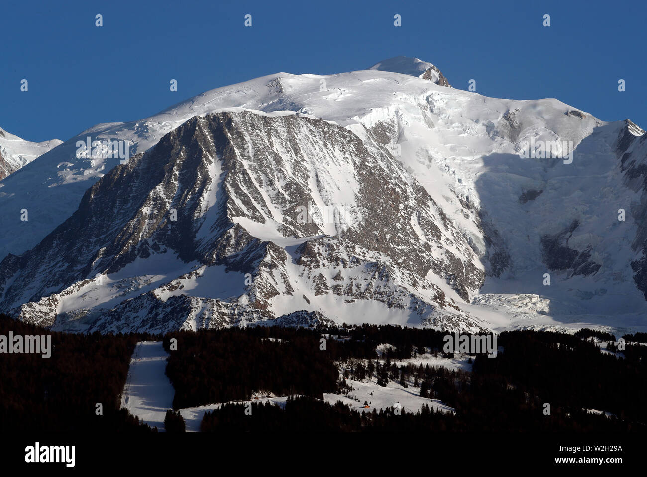 Massif du MontBlanc. Le MontBlanc plus haut sommet d'Europe 4810. France Stock Photo Alamy Massif du MontBlanc. Le MontBlanc plus haut sommet d'Europe 4810. France Stock Photo Alamy
