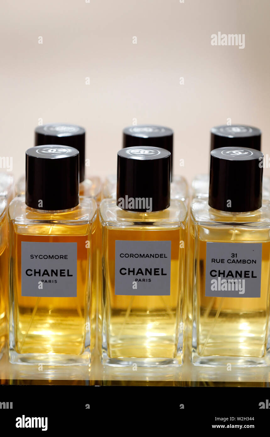 Chanel number 5 perfume hi-res stock photography and images - Alamy