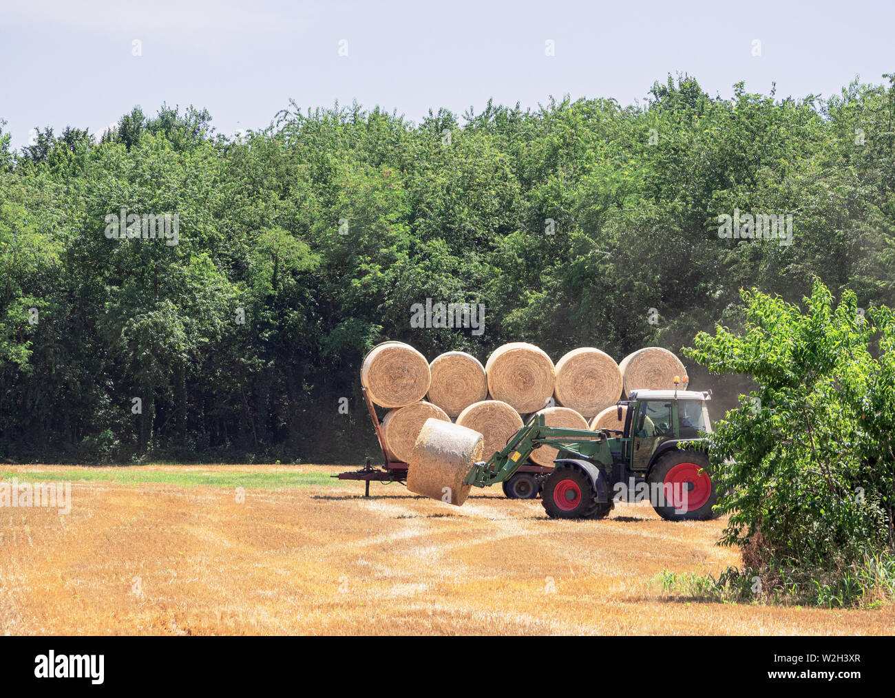 Round bale transport hi-res stock photography and images - Alamy