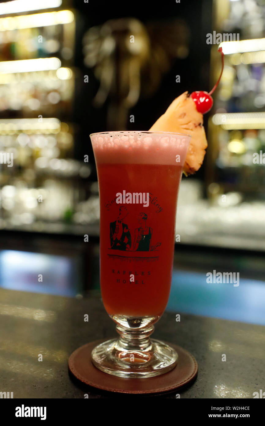 Raffles hotel le Royal. The elephant bar. Singapore Sling cocktail