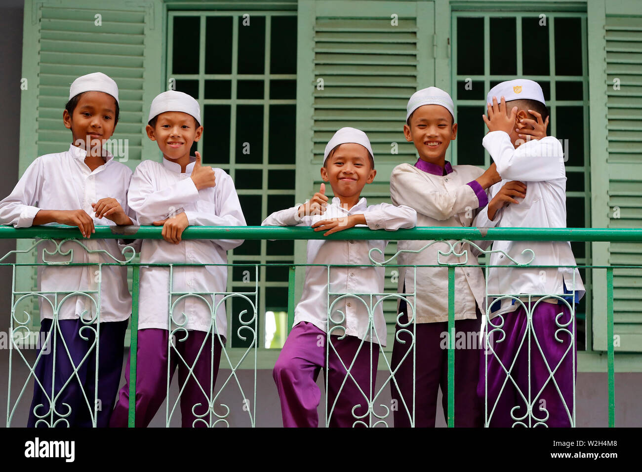 Nurunnaim mosque.  Muslim children at Islamic school.  Phnom Penh. Cambodia. Stock Photo