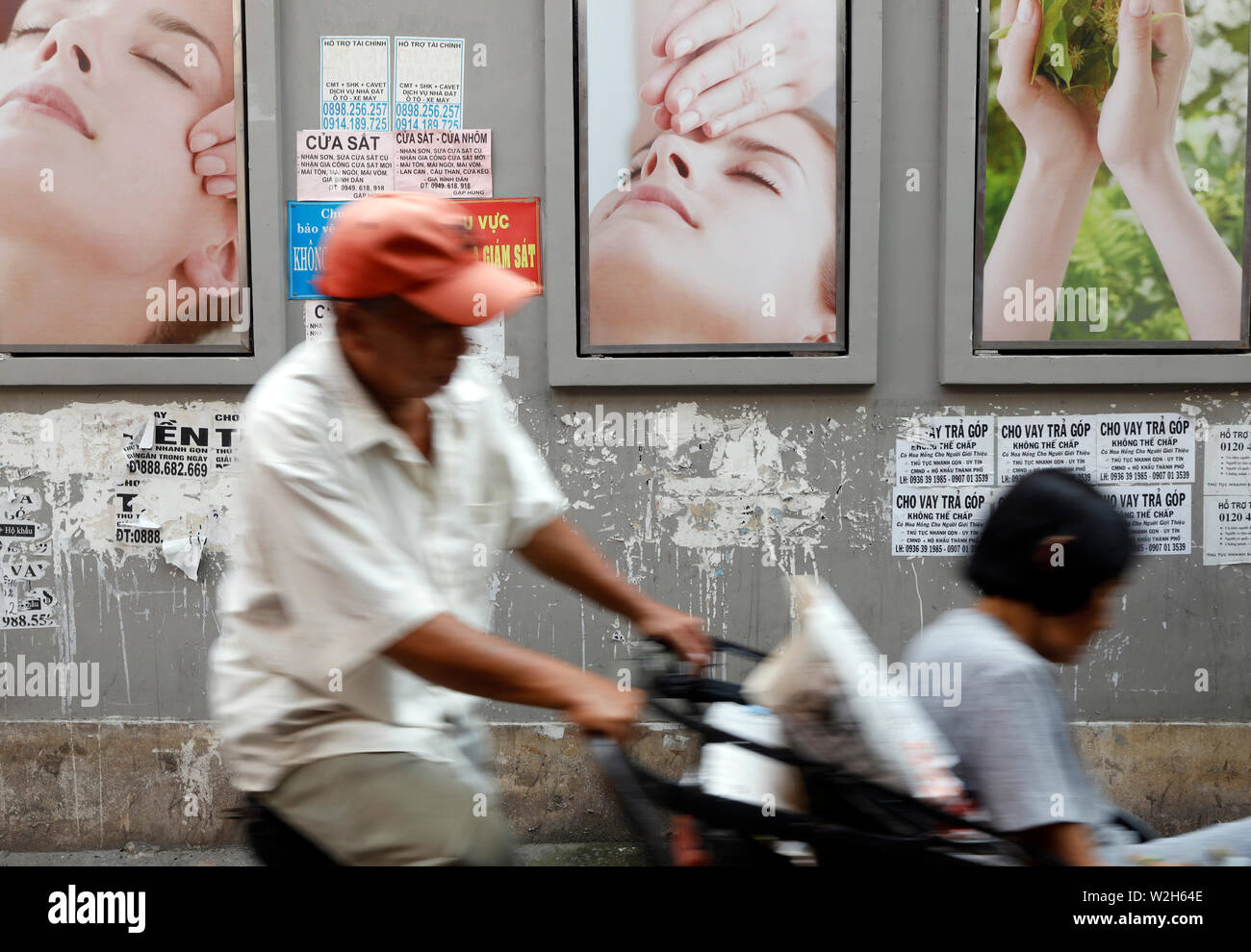Yves rocher hi-res stock photography and images - Alamy