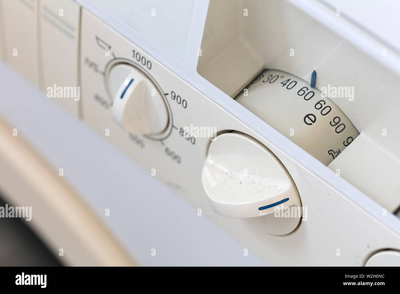 Washing machine 60 degree wash hires stock photography and images Alamy