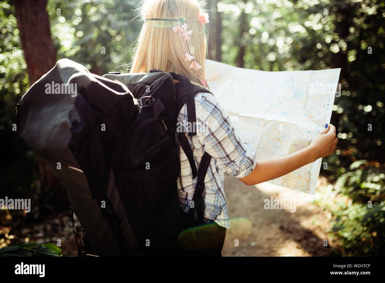 Female friends hiking hi-res stock photography and images - Alamy