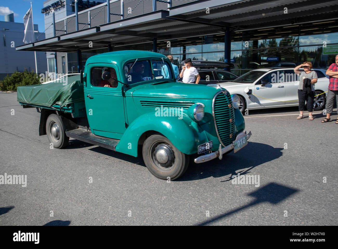 Ford Cargo Info, Specs, Price, Pictures, Wiki, image size:1300x956