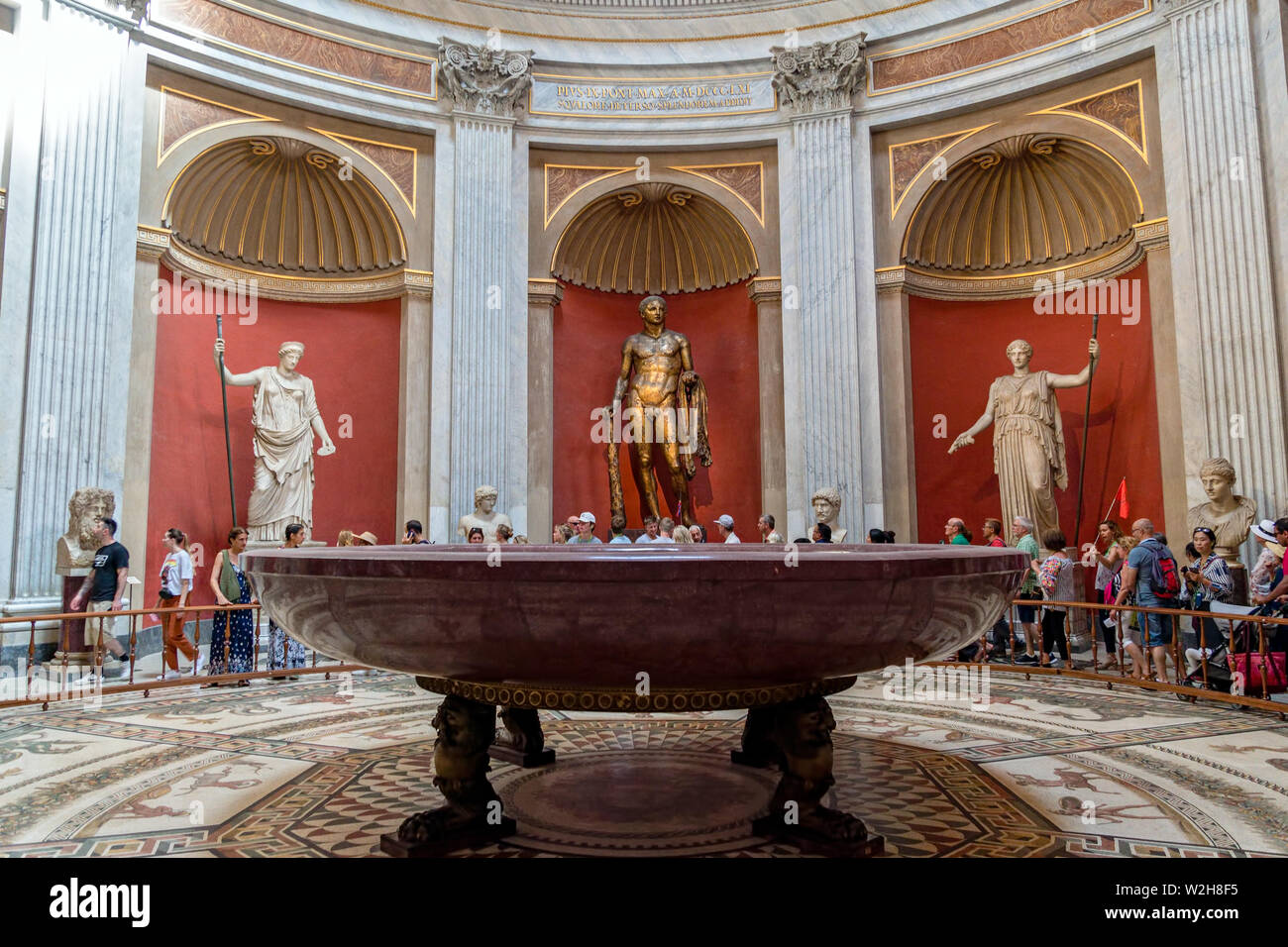 Round room in vatican museum hires stock photography and images Alamy
