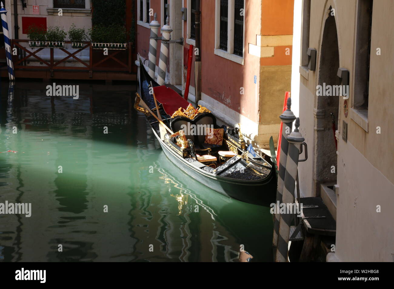Gondola parked by building hi-res stock photography and images - Alamy