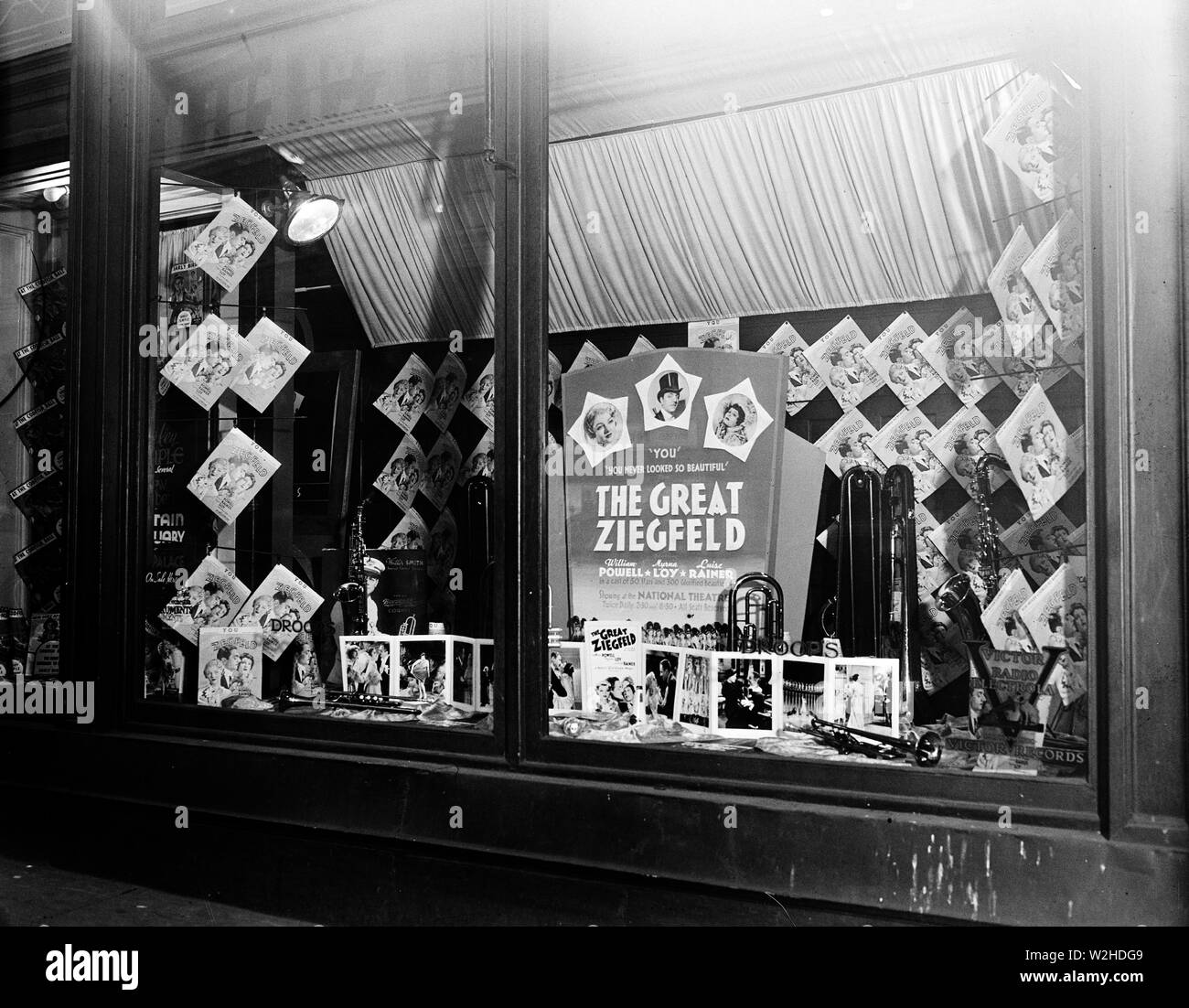 Early 1900s window display hi-res stock photography and images - Alamy