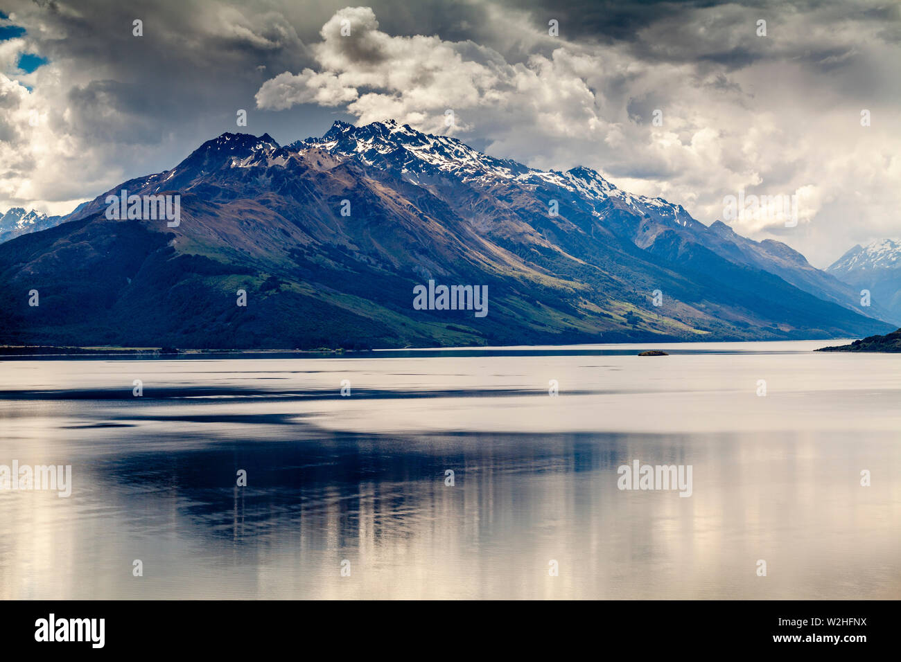 Lake Wakatipu and Mountain Scenery On The Queenstown to Glenorchy Road, South Island, New Zealand Stock Photo