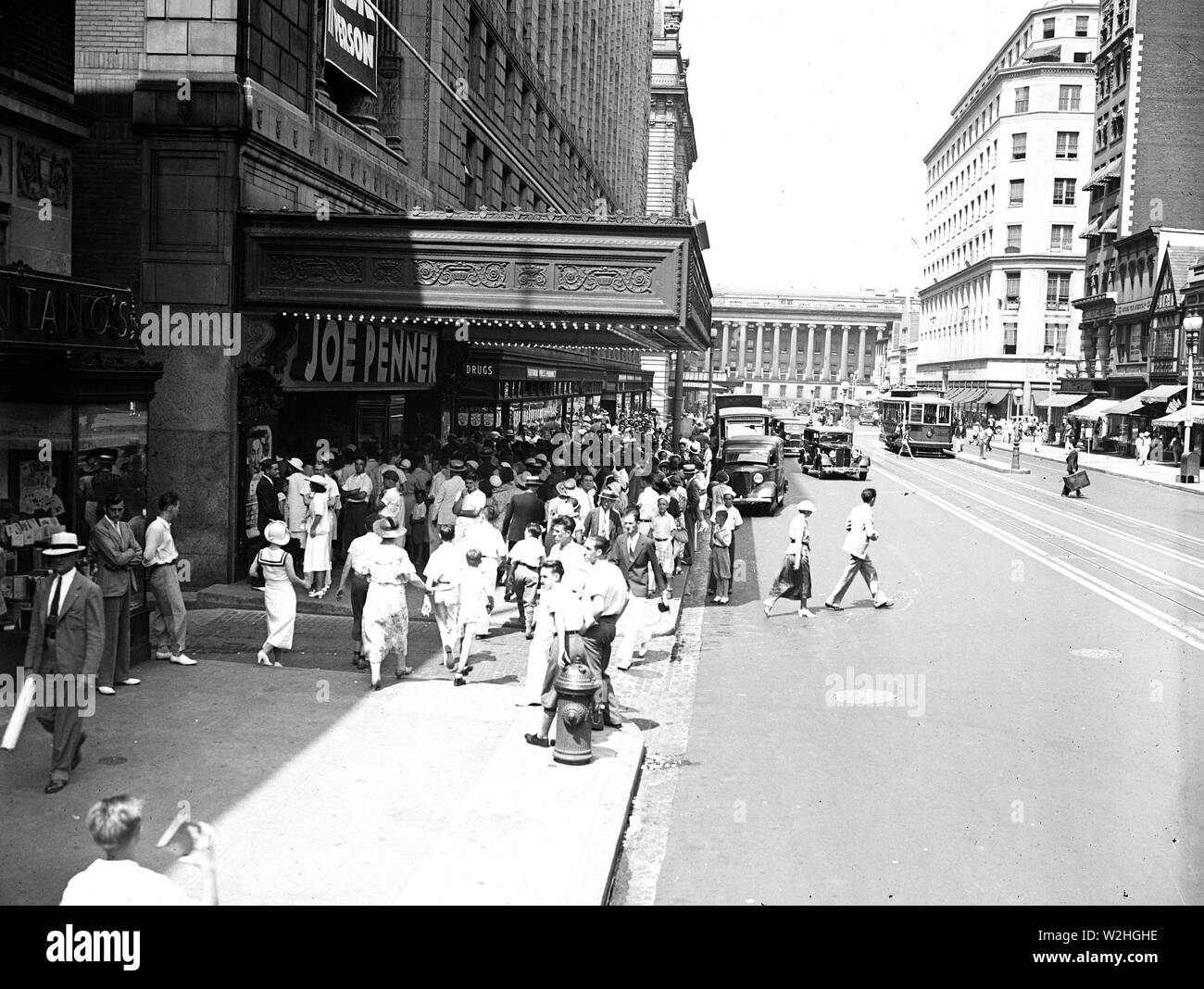 Fox Theater: Joe 'Wanna Buy a Duck' Joe Penner in person. Washington, D.C. ca. June 1934 Stock Photo