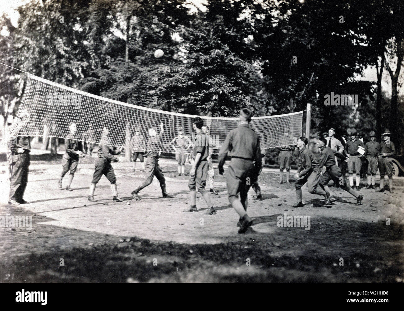 SOLDIERS AT PLAY. Photo shows soldiers engaged in a volleyball contest ca.  1917 Stock Photo - Alamy