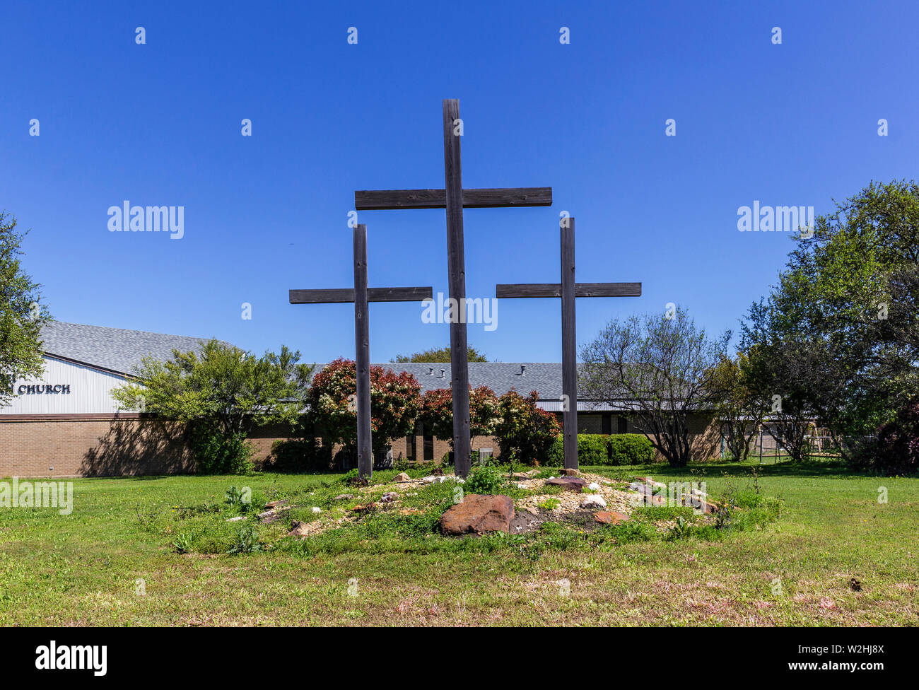 Large wooden crosses outside a church in Dallas, Texas, USA Stock Photo