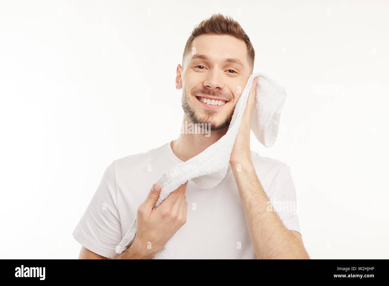 Man wiping face bath towel hi-res stock photography and images - Alamy