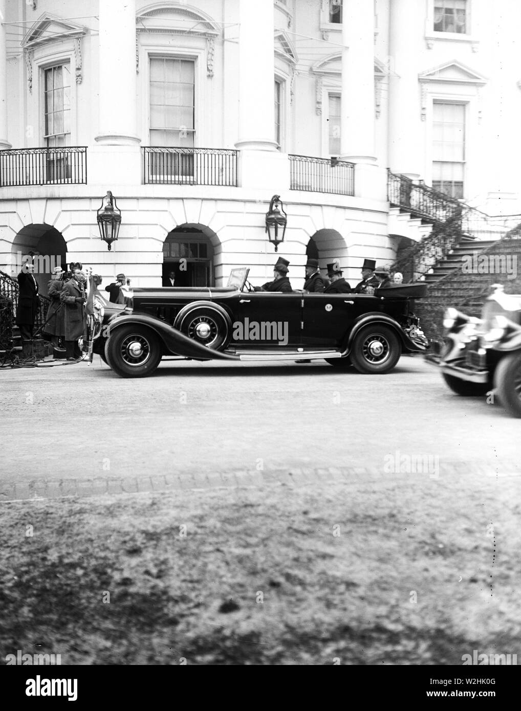 Franklin D. Roosevelt - Franklin D. Roosevelt inauguration. Automobile with Roosevelts at White House, Washington, D.C. March 4, 1933 Stock Photo