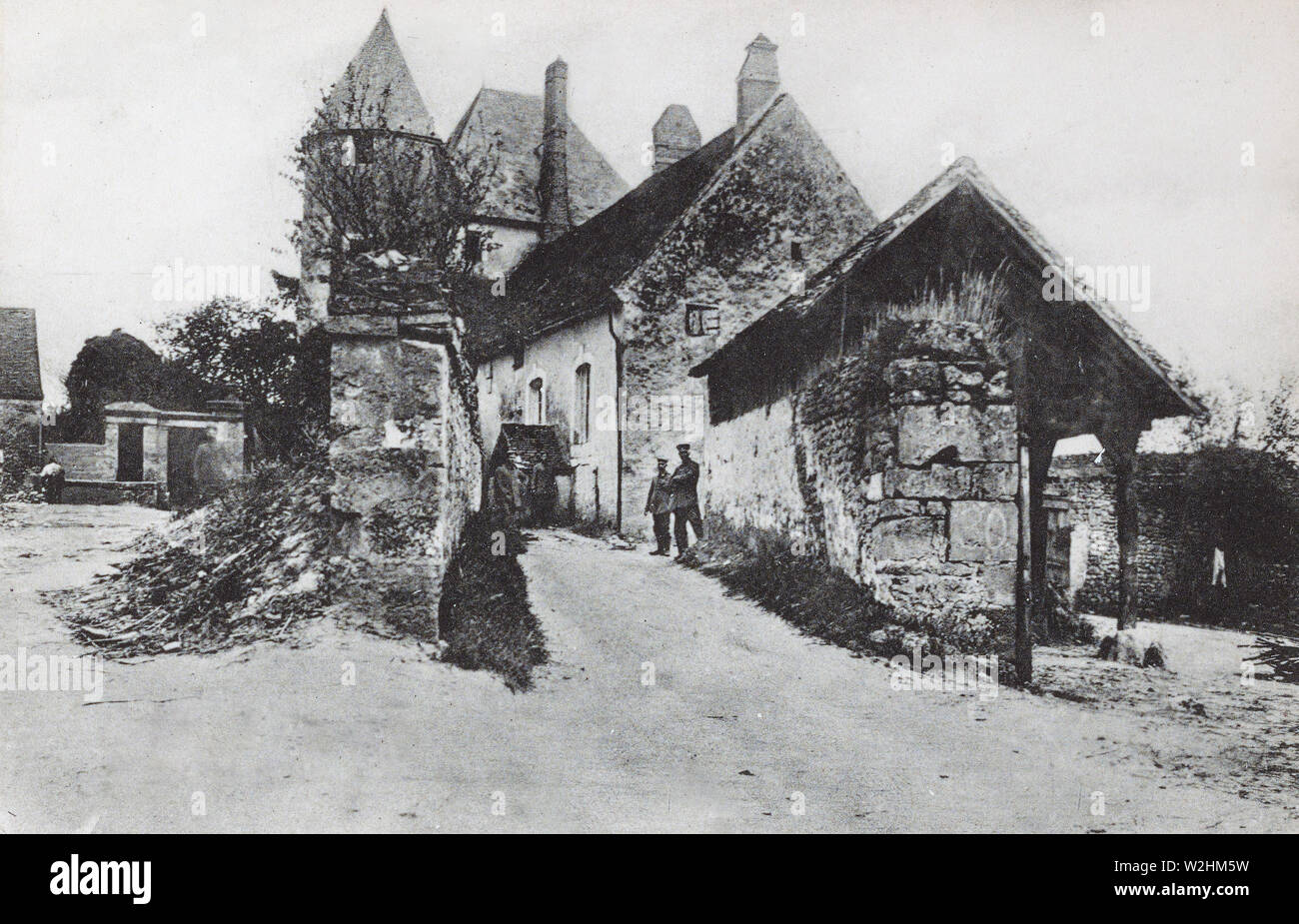 A SCENE IN THE TOWN OF St. Thomas, on the Aisne, France ca. 1918 Stock Photo