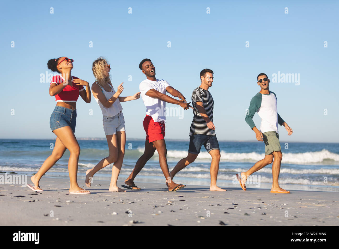 Group black women on beach hi-res stock photography and images - Alamy