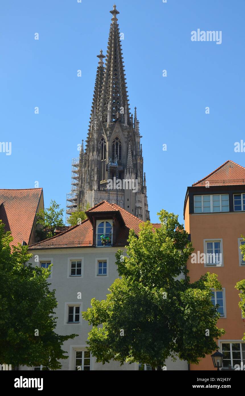 Regensburg, Oberpfalz, Bayern: historische Stadt an der Donau: Blick auf Die Türme des Doms Stock Photo