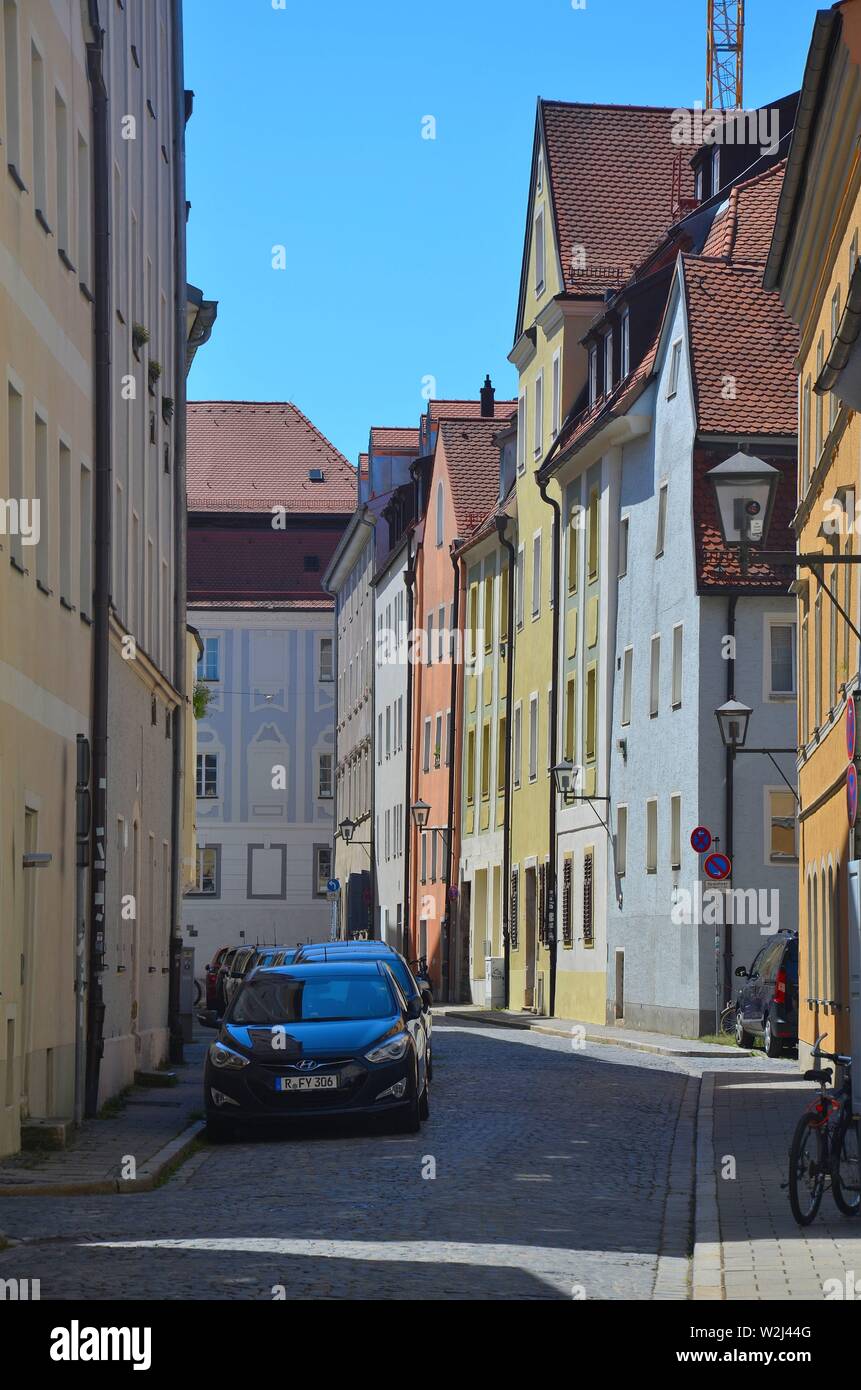 Regensburg, Oberpfalz, Bayern: historische Stadt an der Donau: Altstadtgasse, Altstadthäuser Stock Photo