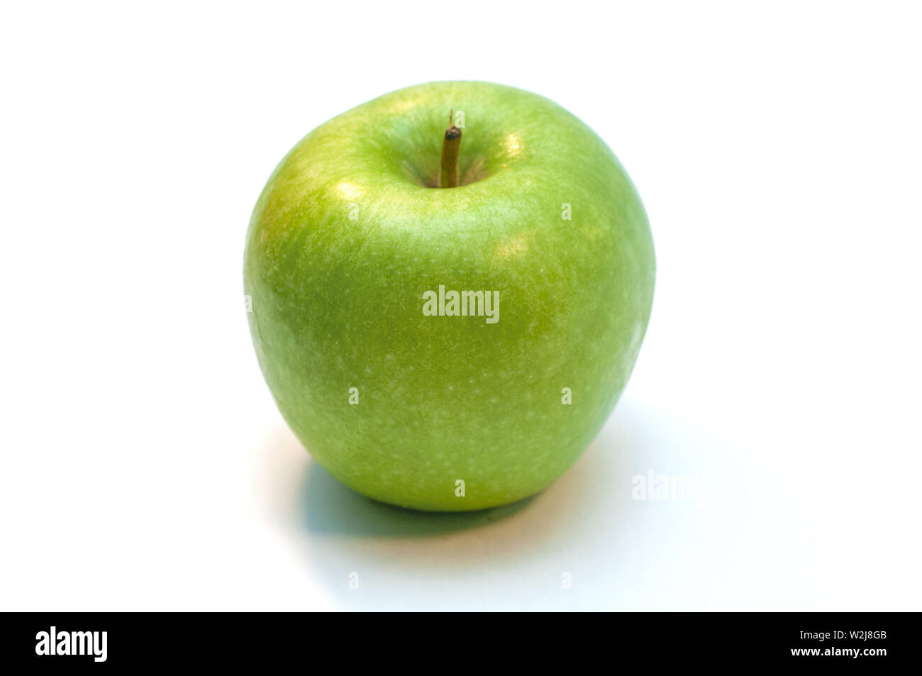 Green apple isolated on white background Stock Photo - Alamy