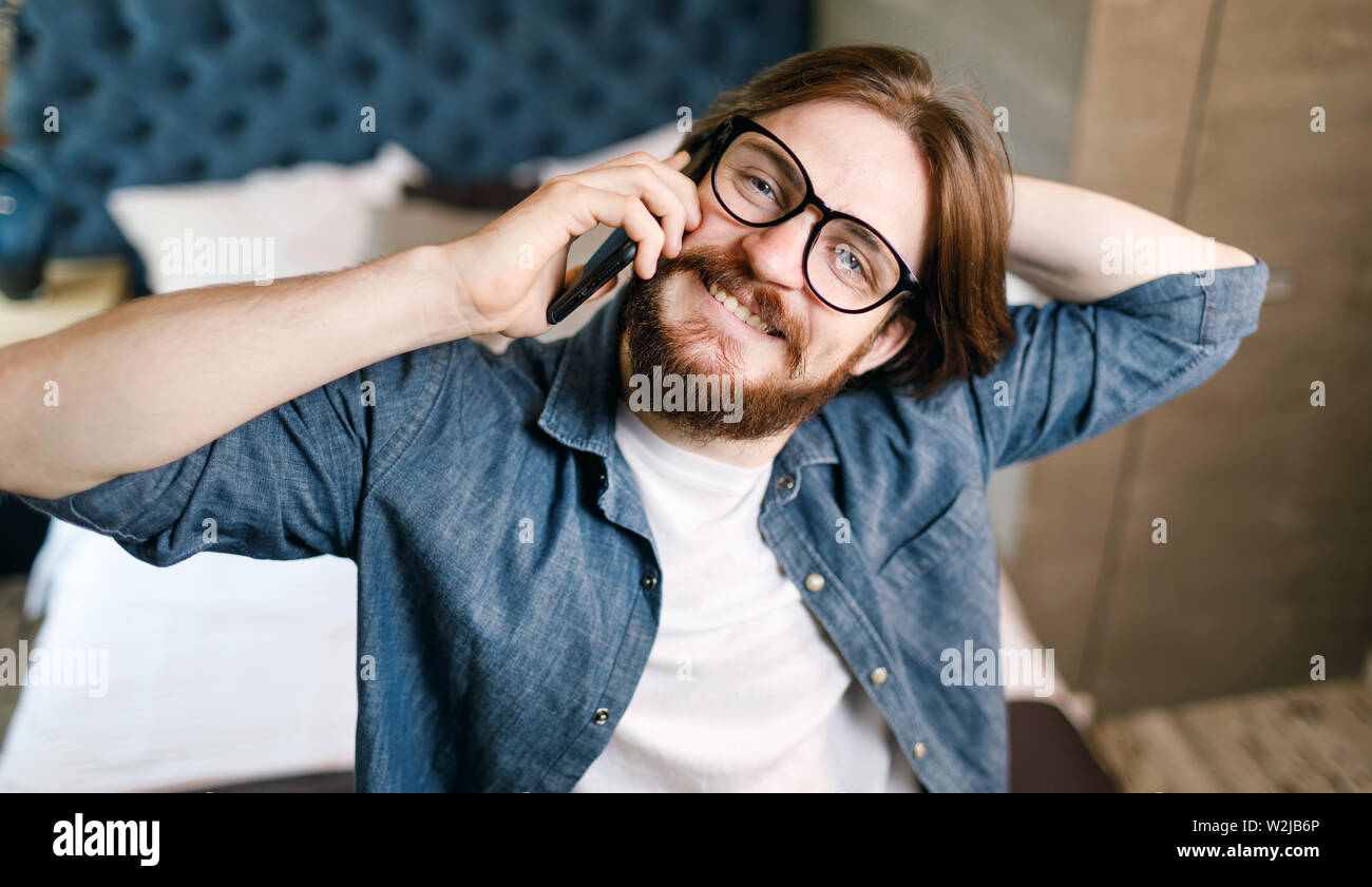Bearded man wearing glasses hi-res stock photography and images - Alamy