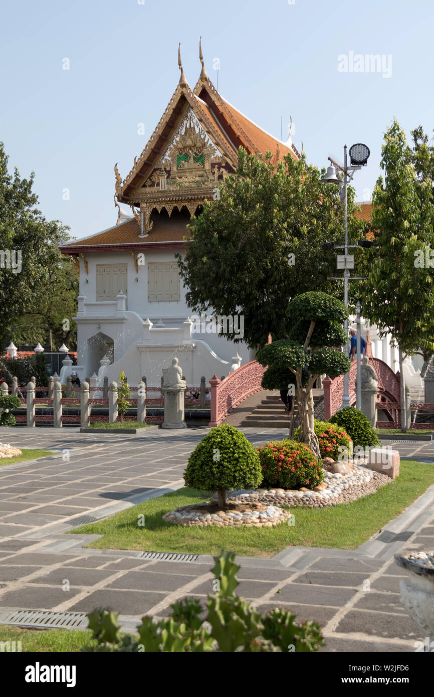 Tourists visiting the Marble Temple in Bangkok Stock Photo - Alamy