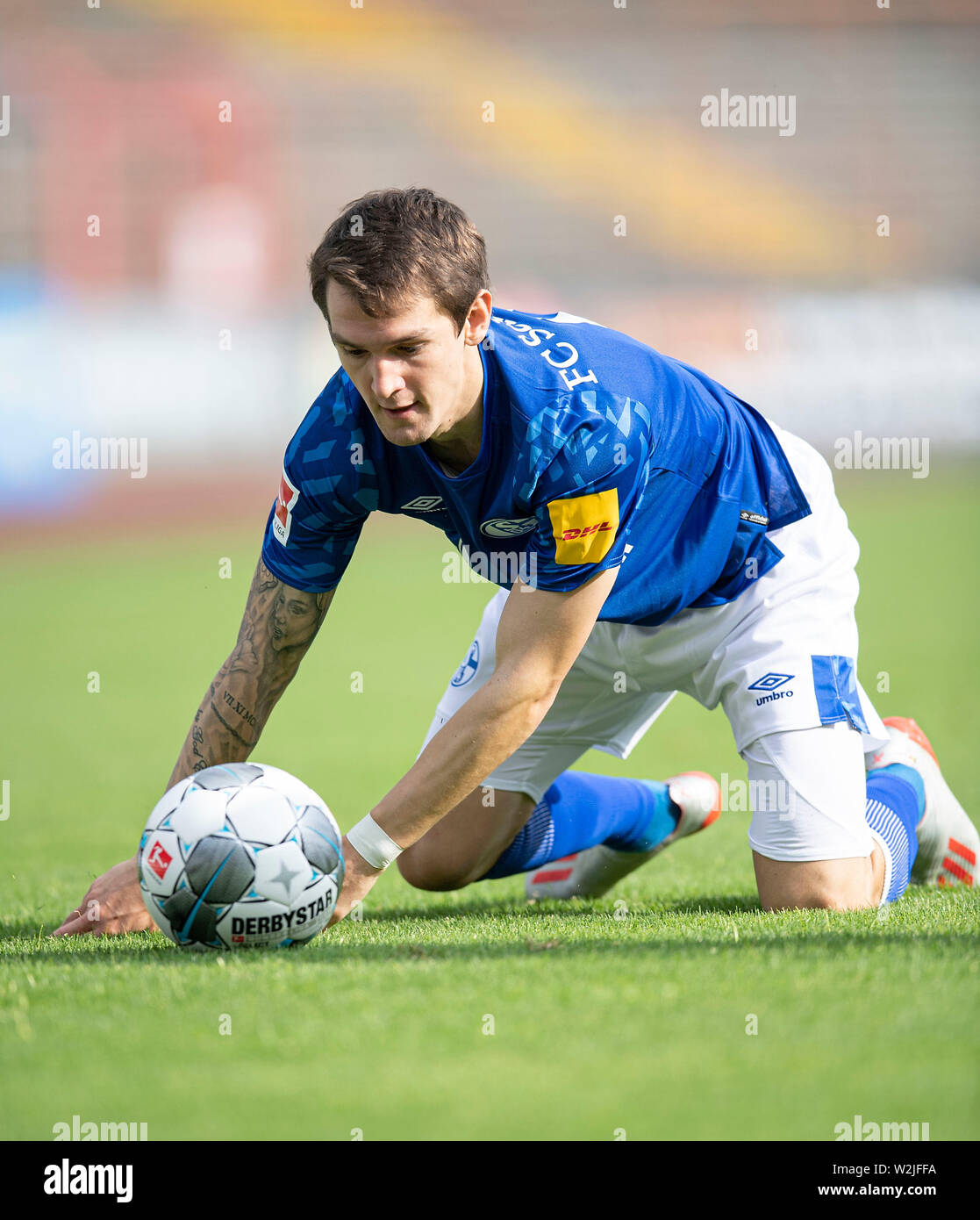 Oberhausen, Deutschland. 07th July, 2019. Benito RAMAN (GE) stumbles over the pitch, at the ground, action, football friendly match, Rot-Weiss Oberhausen (OB) - FC Schalke 04 (GE) 1: 3, on 07.07.2019 in Oberhausen/Germany. ¬ | usage worldwide Credit: dpa/Alamy Live News Stock Photo