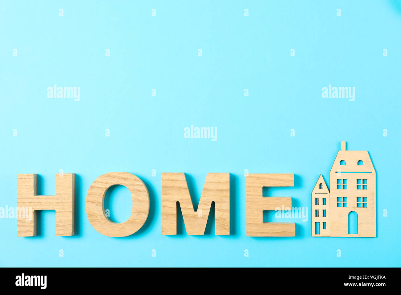 Слово house. Слово домой на белом фоне. Слово house картинка. House слово. Слово дом в разных стилях.