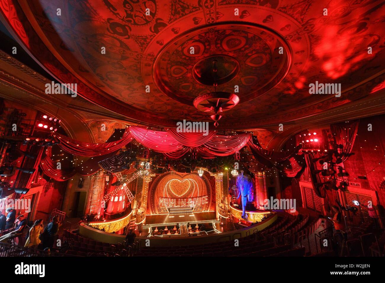 Moulin rouge the musical cast meet and greet hi-res stock photography and  images - Alamy