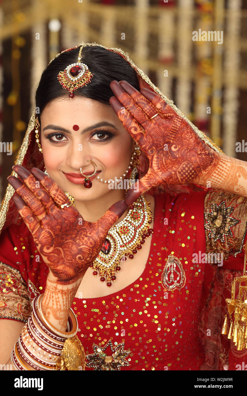 Pinterest • @bhavi91 | Boho bridal jewelry, Bridal jewellery indian, Indian  bride