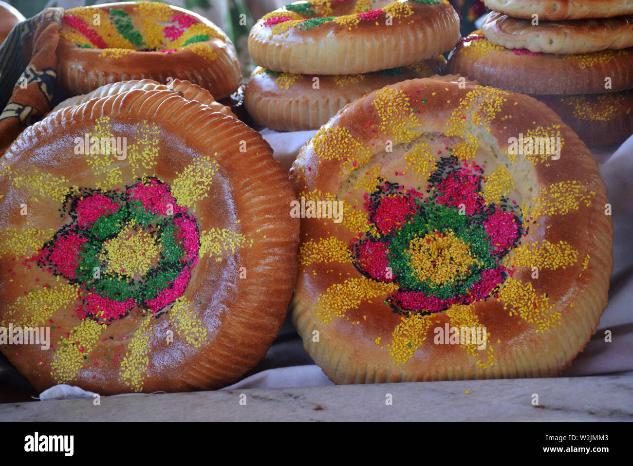 Tandyr nan Uzbek bread, a type of Central Asian bread, often decorated by  stamping patterns on the dough by using a bread stamp known as a chekich,  al Stock Photo - Alamy