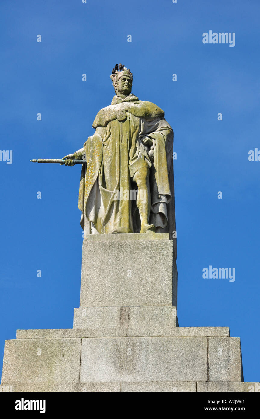 Statue of William IV over gateway to Royal William Dockyard, Stonehouse, Plymouth, Devon, England, UK Stock Photo