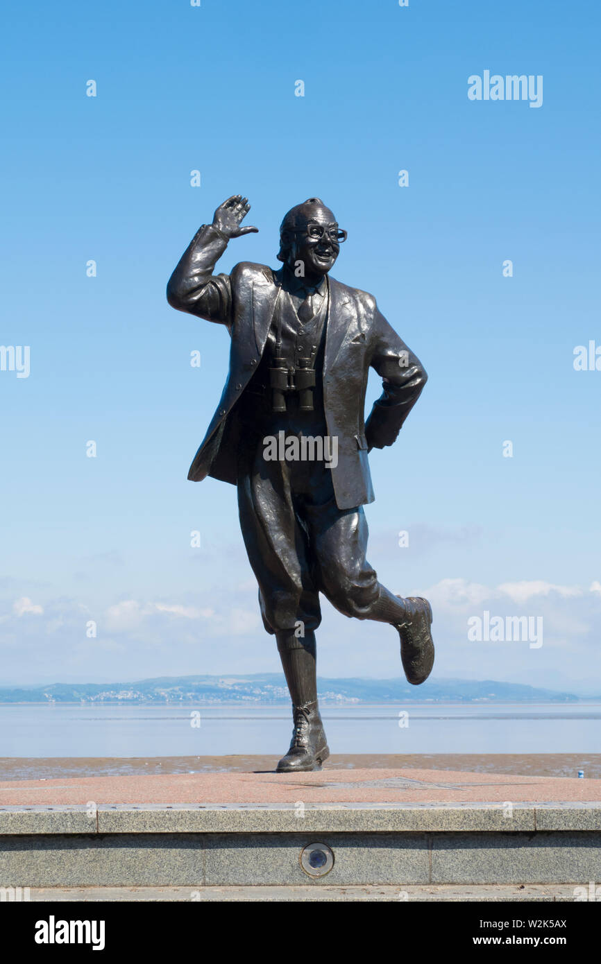 Eric morecambe statue hi-res stock photography and images - Alamy