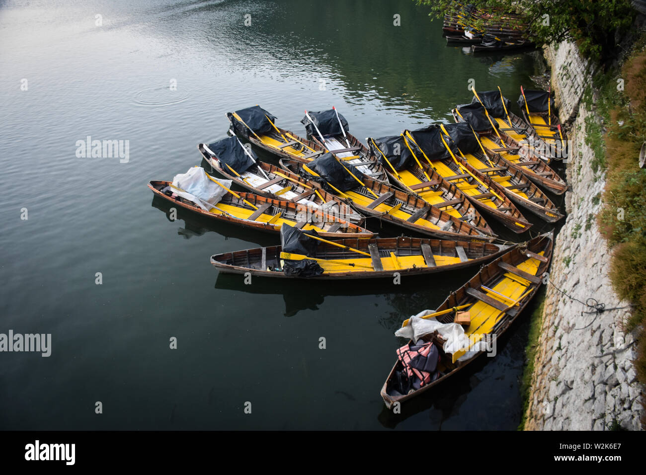 River water boats hi-res stock photography and images - Alamy