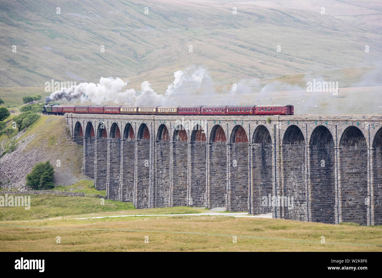 The Flying Scotsman crossing Ribblehead Viaduct, 'north bound' on the Settle Carlisle Railway, Yorkshire Dales National Park, Yorkshire, England, UK Stock Photo