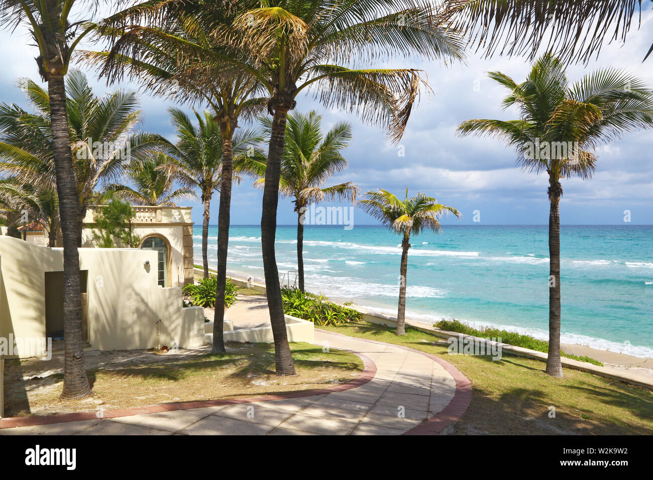 Sunny nature luxury tourist beach hi-res stock photography and images ...