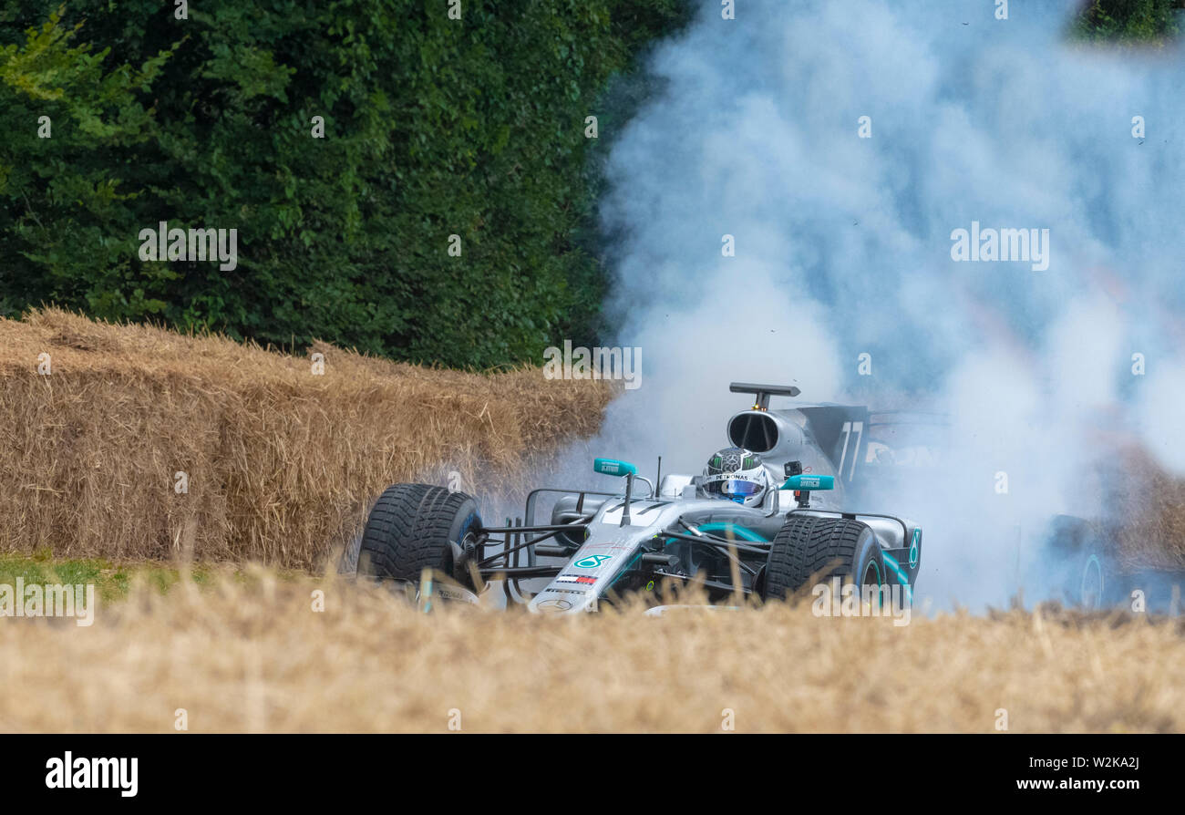 Racing car speeds up the hillclimb at the Goodwood Festival of Speed (2019) West Sussex, England, UK Stock Photo