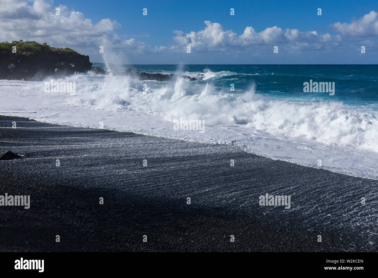 Waves crash on Pebble Beach, South Kona Hawaii Stock Photo