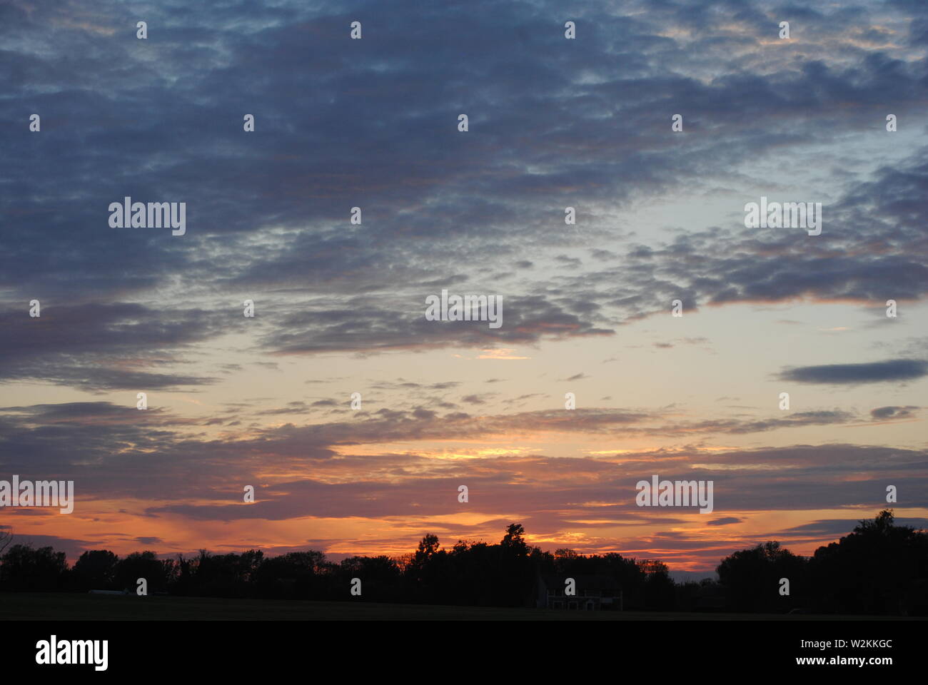 A sunset with thin layer of clouds in the sky Stock Photo - Alamy