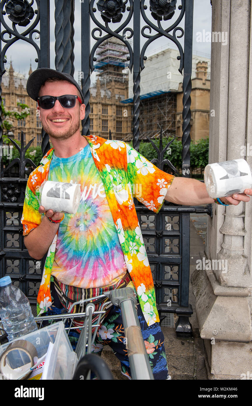 Westminster, London, SW1A 0AA, UK. 9th July, 2019. Rob sells Donald Trump novelty toilet paper as part of his Chan-Dog’s Vibevan mission to bring about a positive change to the UK mental healthcare system. Credit: Maureen McLean/Alamy Live News Stock Photo