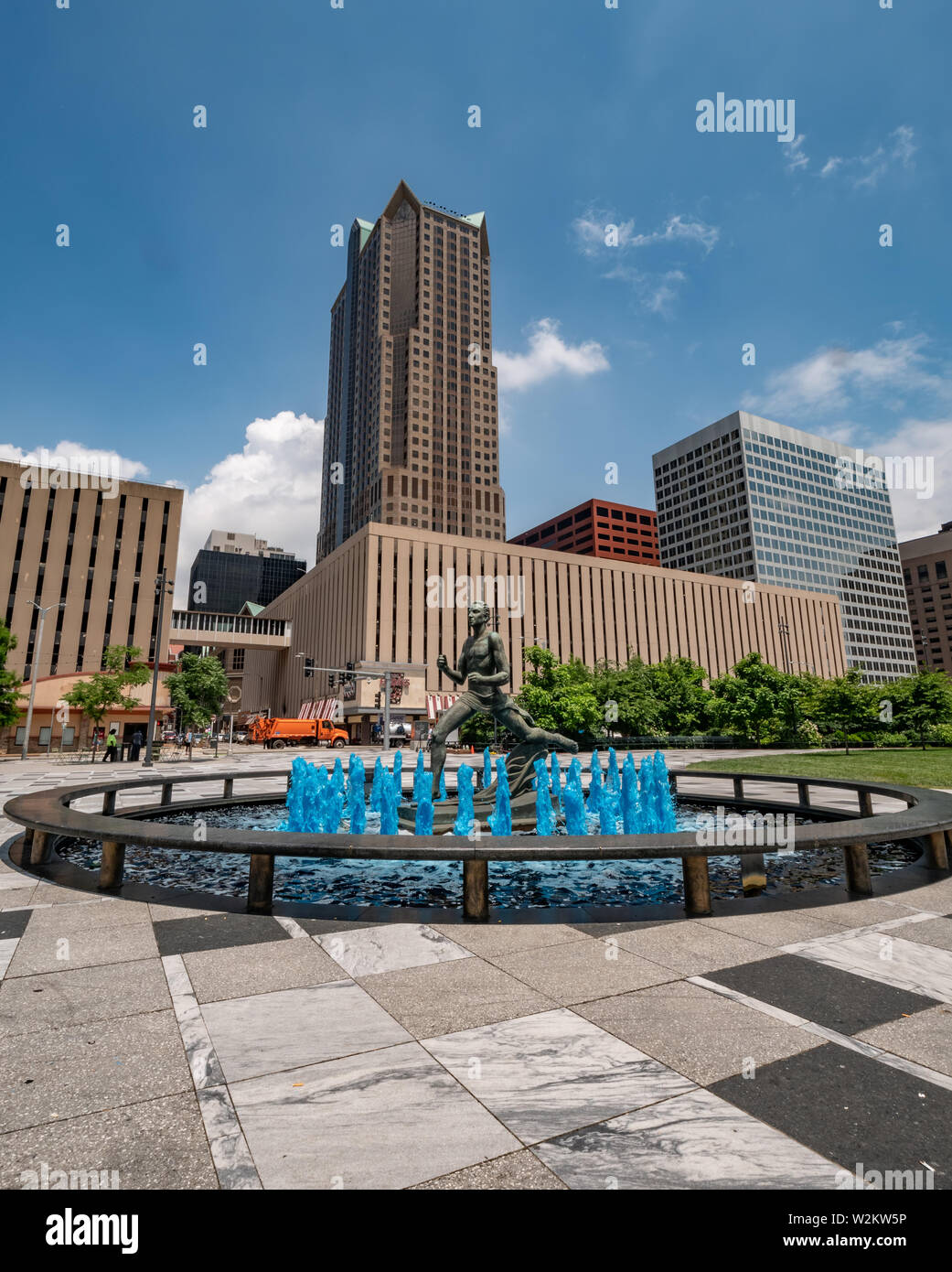 Kiener Plaza Park with Gateway Arch in St. Louis ST. LOUIS, USA