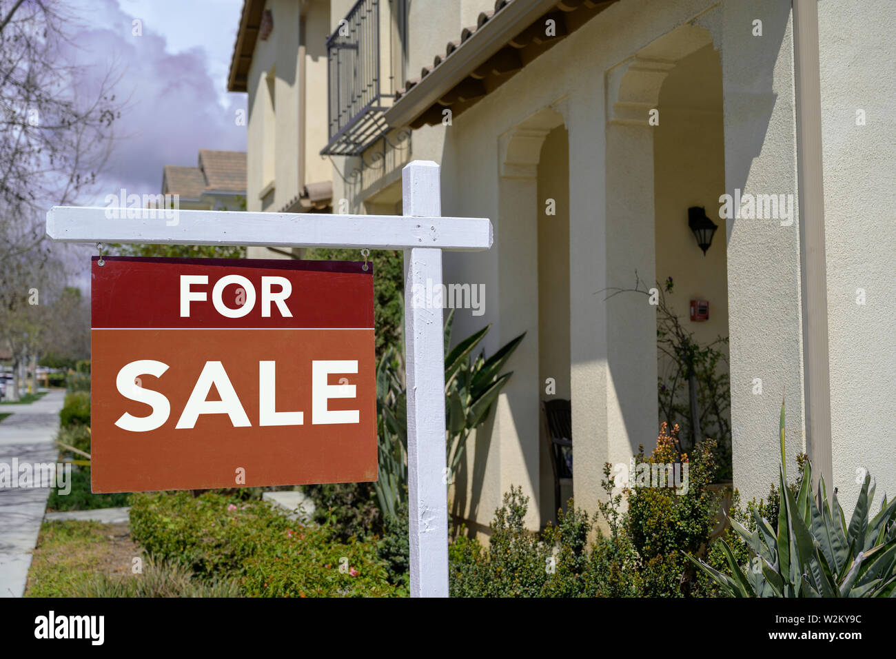 A real esate for sale sign at row of home Stock Photo