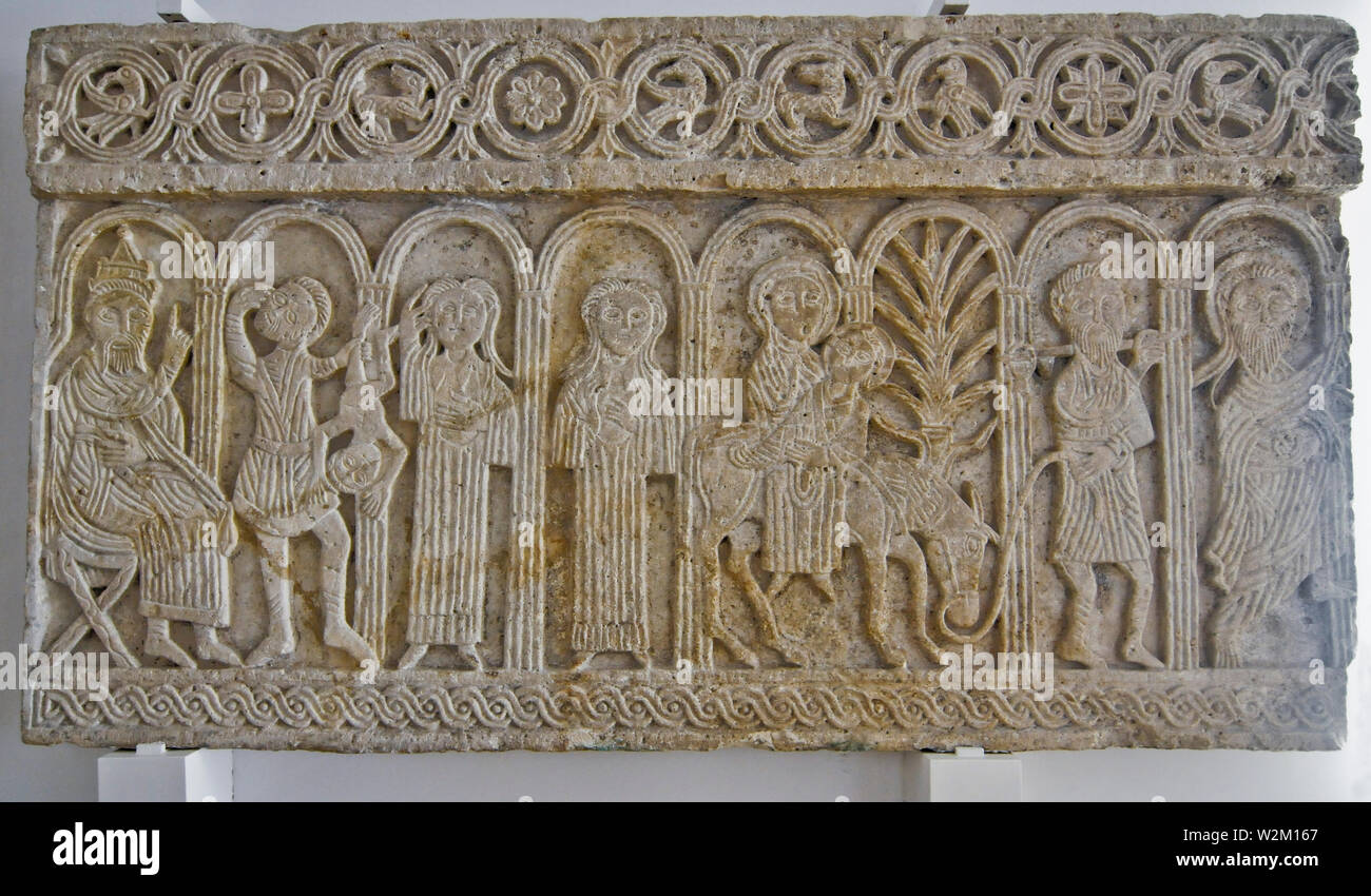 Altar screen panels hi-res stock photography and images - Alamy