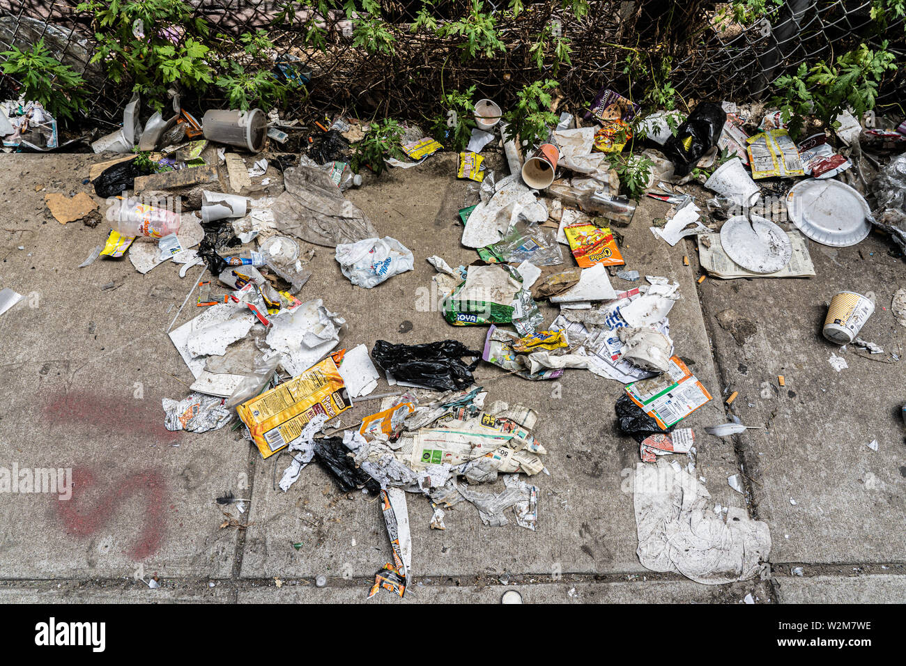 Trash on ground hires stock photography and images Alamy