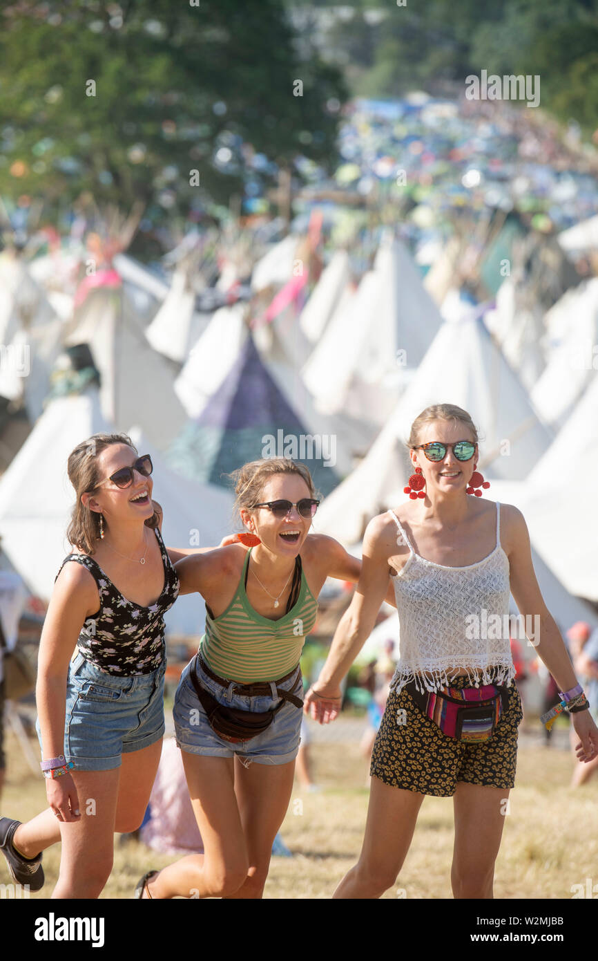 Festival-goers pose for a picture above the Tipi Village at Glastonbury 2019 Stock Photo