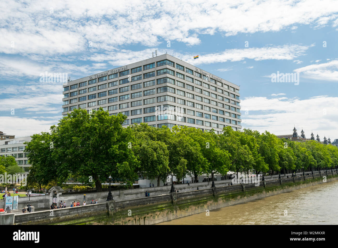 London's St Thomas' Hospital situated on the banks of the River Thames and is a large NHS teaching hospital. taken from Westminster Bridge, London. Stock Photo
